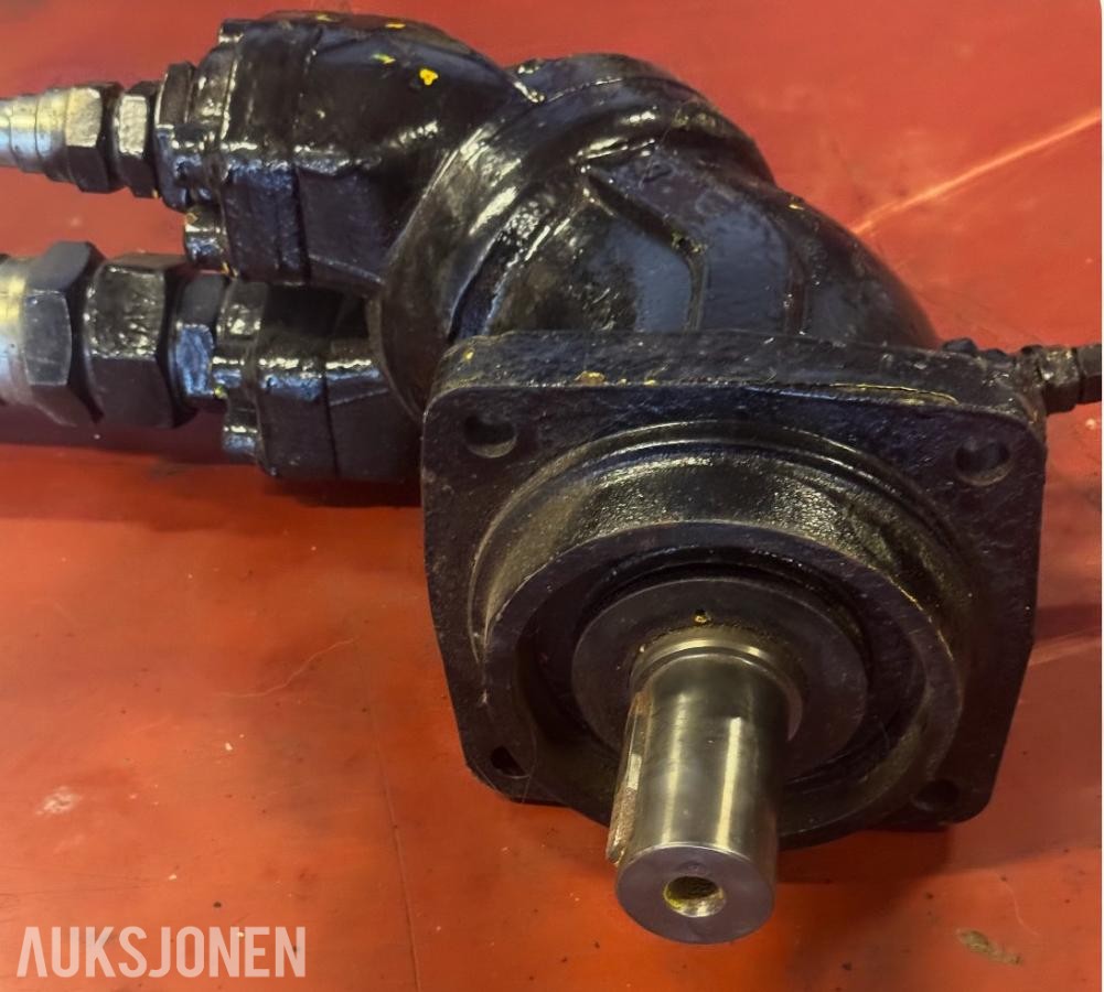2023 Parker F12-182 hydraulikkmotor med tre monterte hydraulikkslanger og hurtigkoblinger